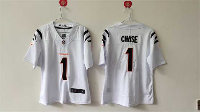 Women%27s Cincinnati Bengals #1 Ja%27Marr Chase White Vapor Stitched Jersey